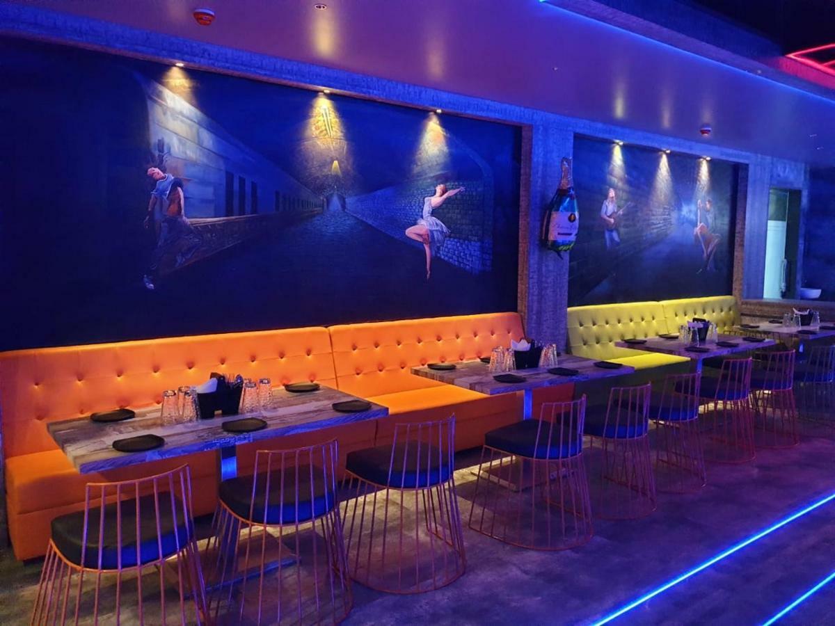Virat Ambe Sports Club 호텔 Ulhāsnagar 외부 사진