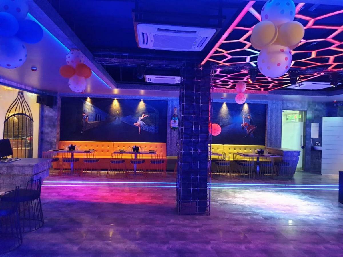 Virat Ambe Sports Club 호텔 Ulhāsnagar 외부 사진